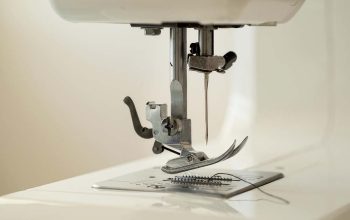 cómo enhebrar una máquina de coser paso a paso