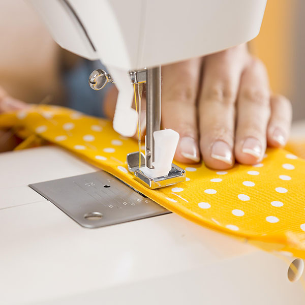 Cómo usar una máquina de coser paso a paso para principiantes